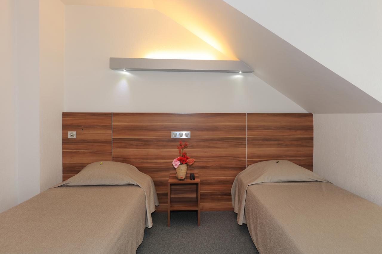 Logis Hotel Restaurant L'Europe Марвежол Екстериор снимка